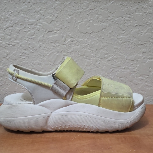 UGG Women's Sandals in Yellow and White - Picture 4 of 11